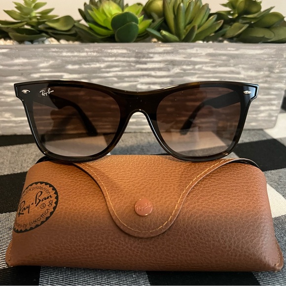 Ray-ban Sun Glasses - Picture 2 of 3